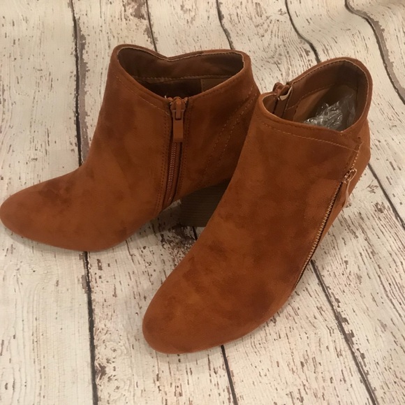 Cognac color bootie - Picture 2 of 3
